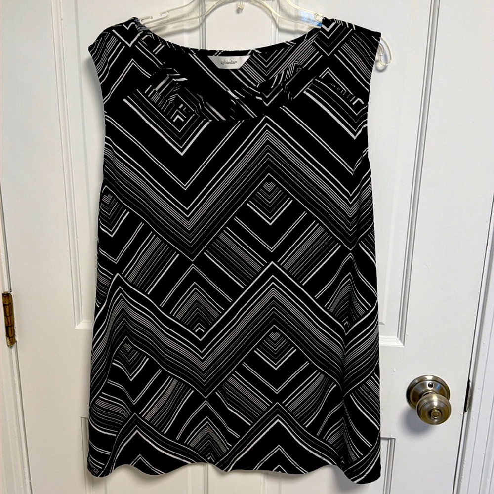 2x women’s sleeveless dress top